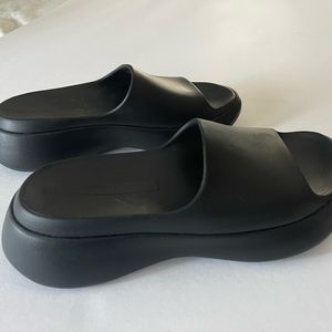 Zara platform slides